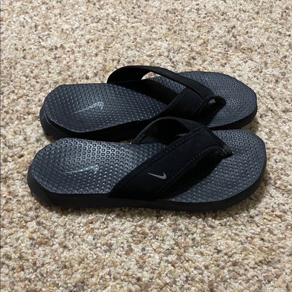 Nike Black Flip Flops - Picture 5 of 6